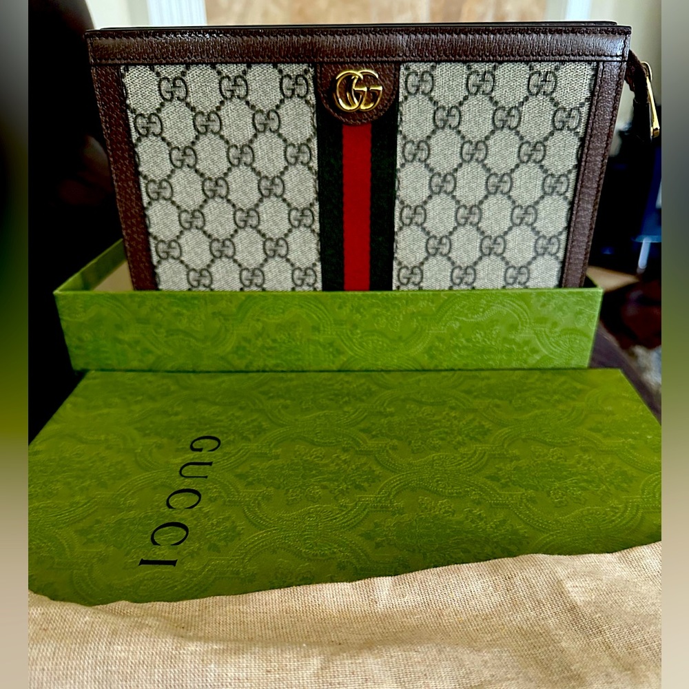 Beautiful Gucci bag used just once, comes with original box and tags